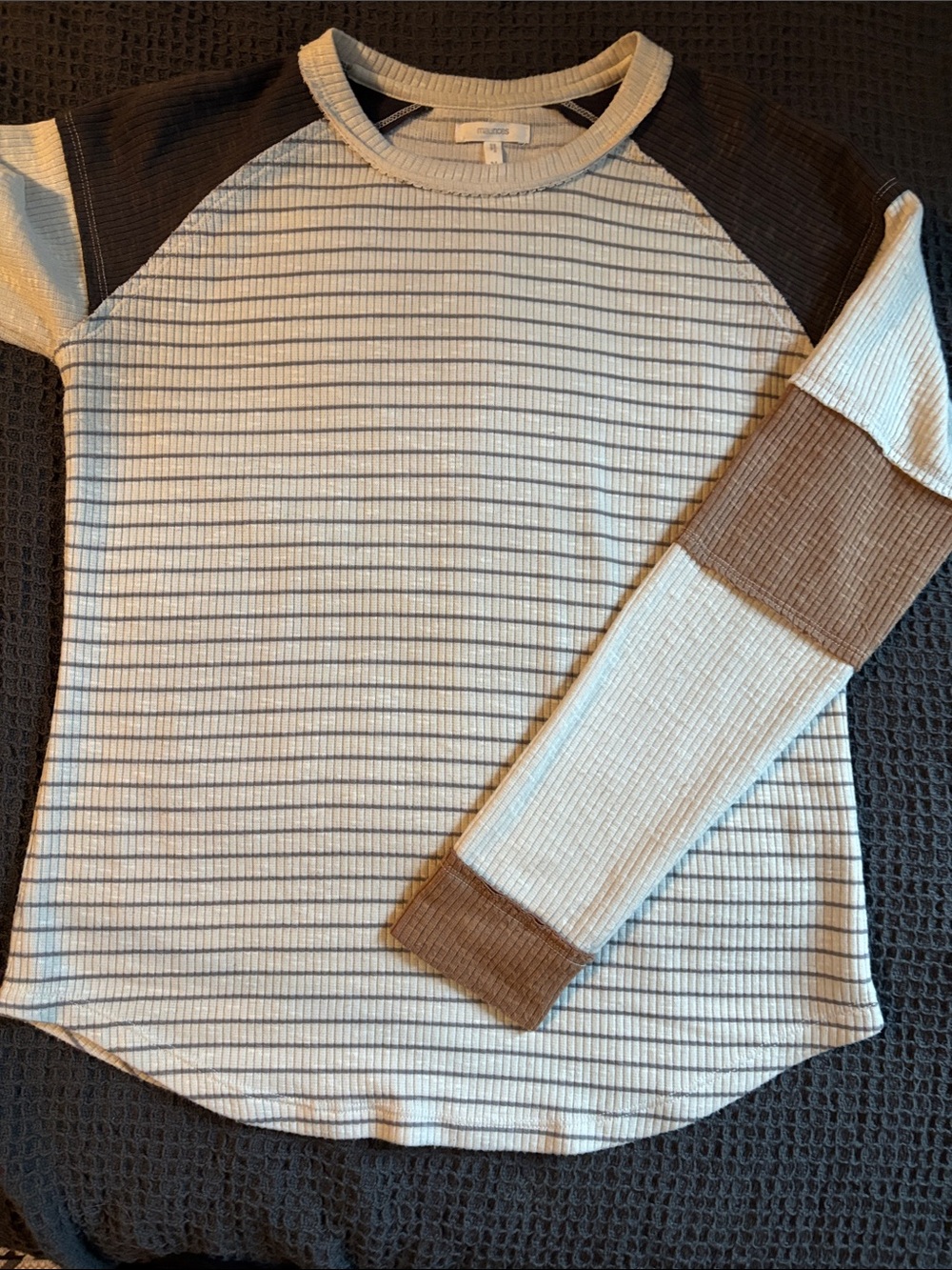 Women’s Crewneck Raglan Sweater - Cream & Brown